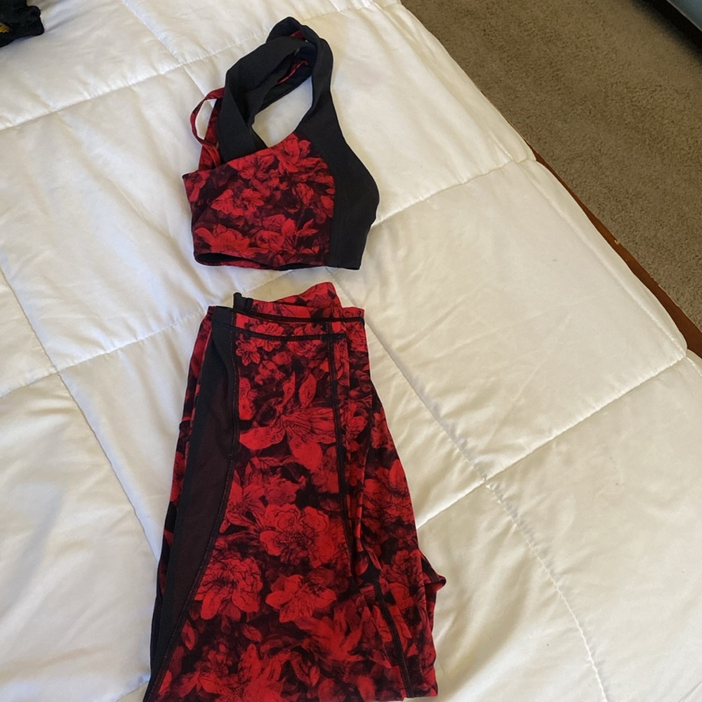 Set size 8 red and black like new